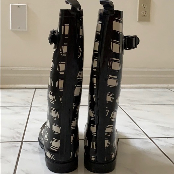 Black and white rain boots - Picture 3 of 4
